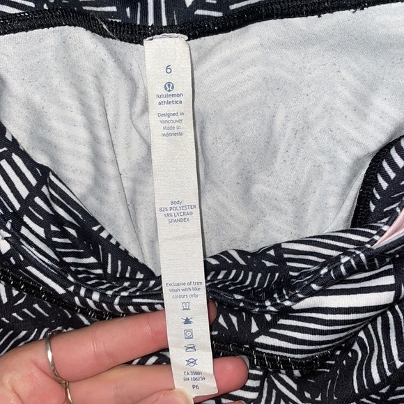 Like new lulu leggings - Picture 4 of 4